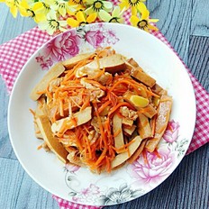 Thịt xào khô với hương cà rốt